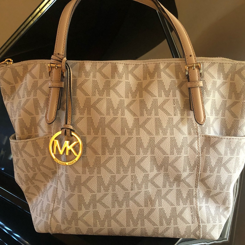 Michael Kors MK Jet Set Handbag Purse Vanilla